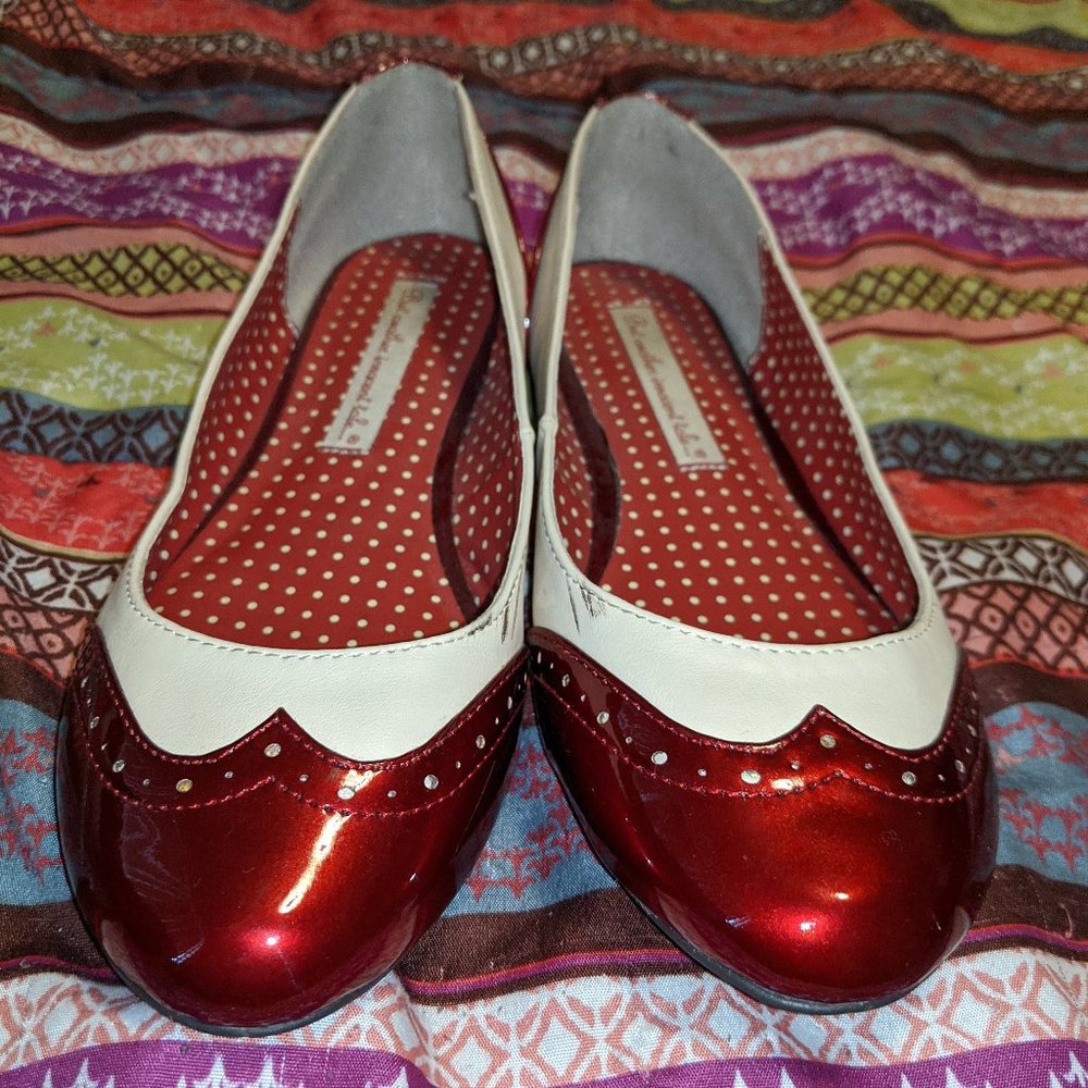 B.A.I.T Footwear Sarah Patent Red Flats 7.5